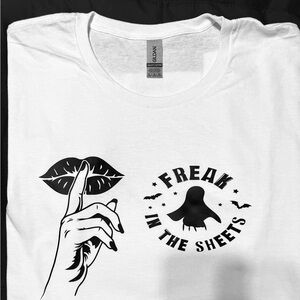 Women 2X Graphic Tee